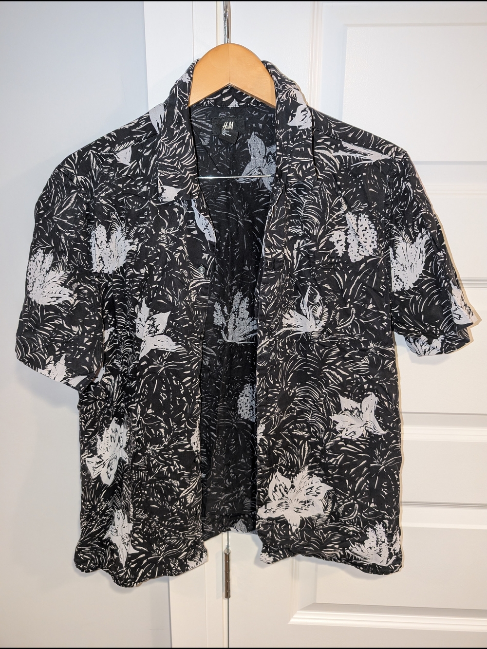 Black and White Floral Short Sleeve Button-Up Shirt
